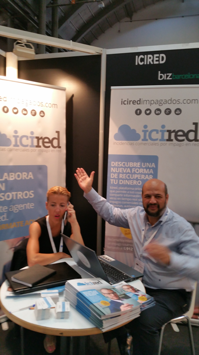 VENDIENDO ICIRED EN UNA FERIA
